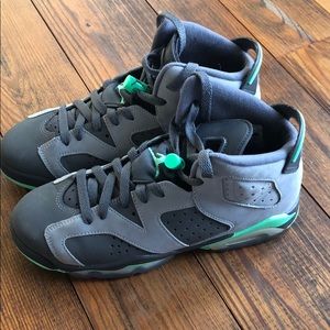 Boys Jordan Retro 6 Basketball Shoes- Size 5.5